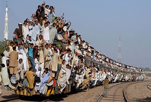 packed-train-pakistan